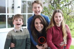 La fotografia di Kate Middleton insieme ai figli ha destato non poco scalpore per l'utilizzo del photo editing