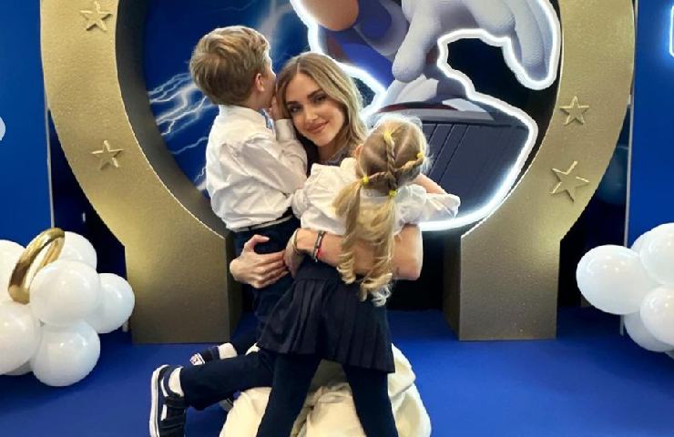 Chiara Ferragni e la foto con i figli di spalle