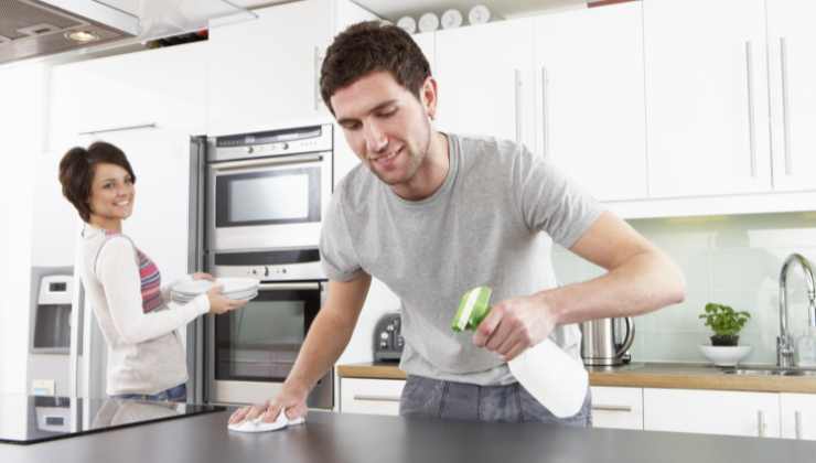 sottovalutare la pulizia della cucina errore